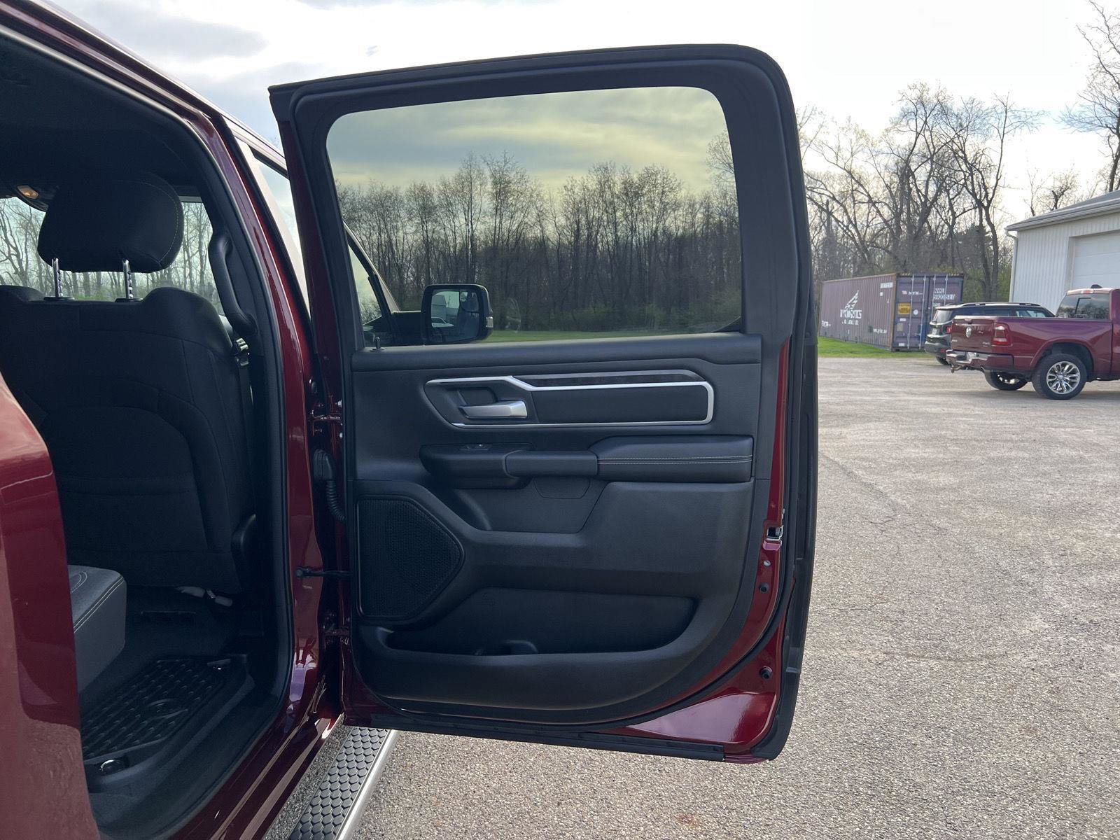 Used 2023 RAM 1500 Big Horn AWD/4WD image 32