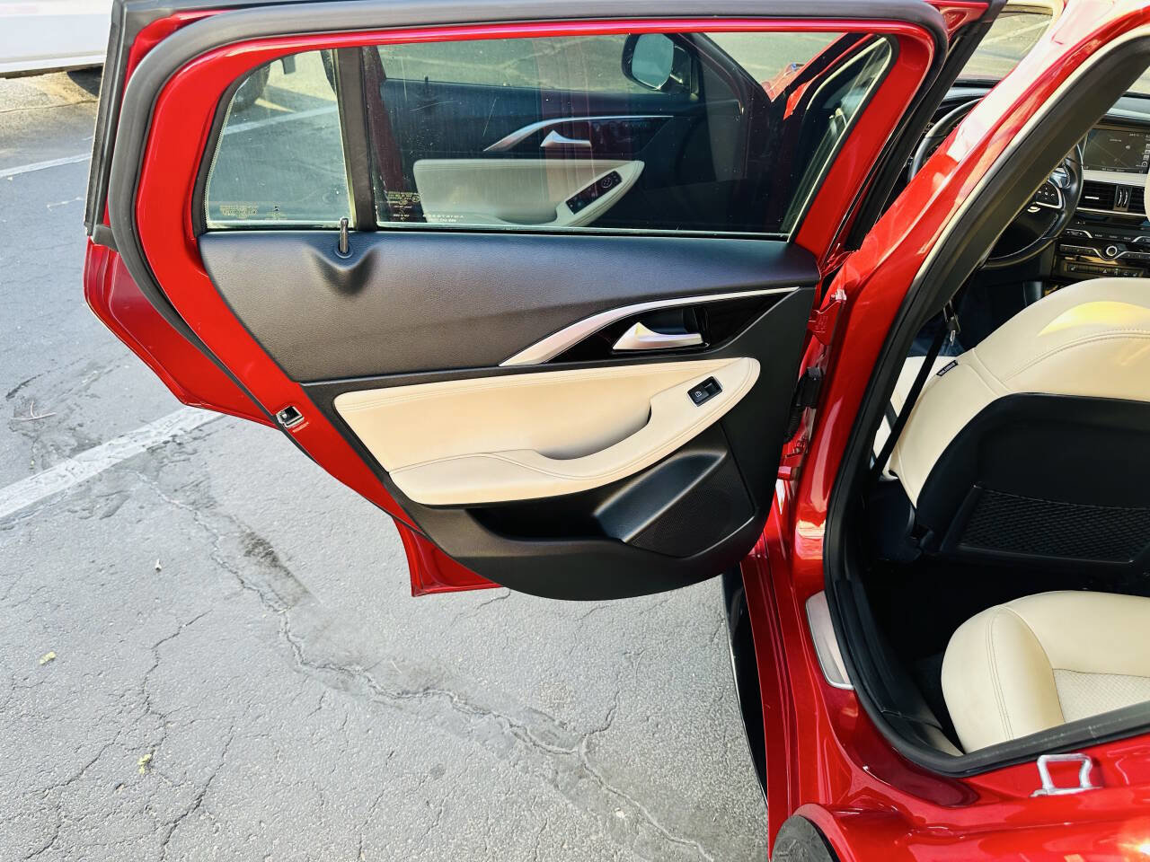 Used 2019 INFINITI QX30 w/ Navigation Package image 25