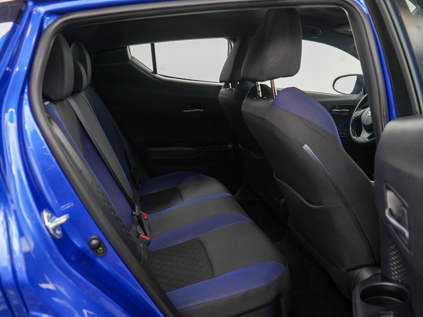 Used 2021 Toyota C-HR XLE image 12