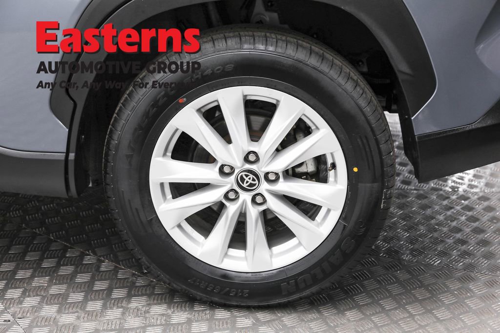 Used 2024 Toyota Corolla Cross LE image 8