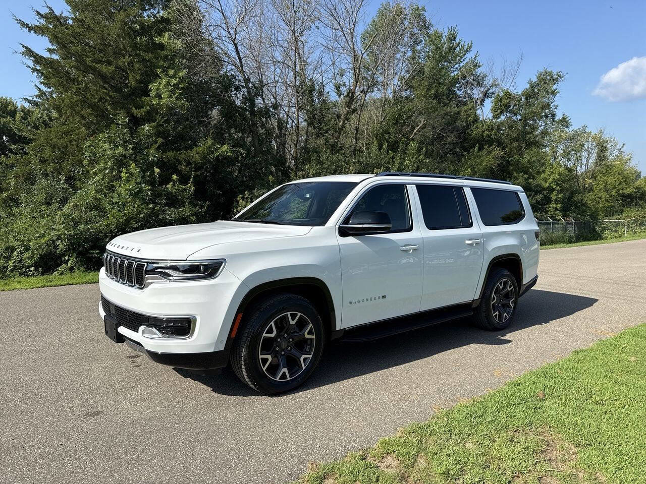 Used 2024 Jeep Wagoneer L Series III w/ Flexible Seating Group image 2