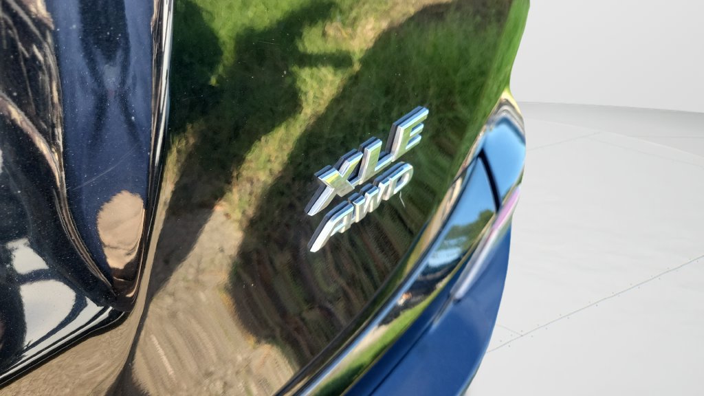 Used 2017 Toyota RAV4 XLE AWD/4WD image 11