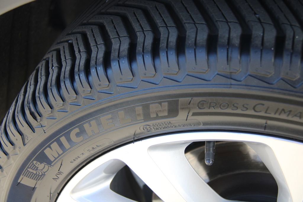 Used 2023 Ford Explorer Platinum w/ Technology Package AWD/4WD image 38