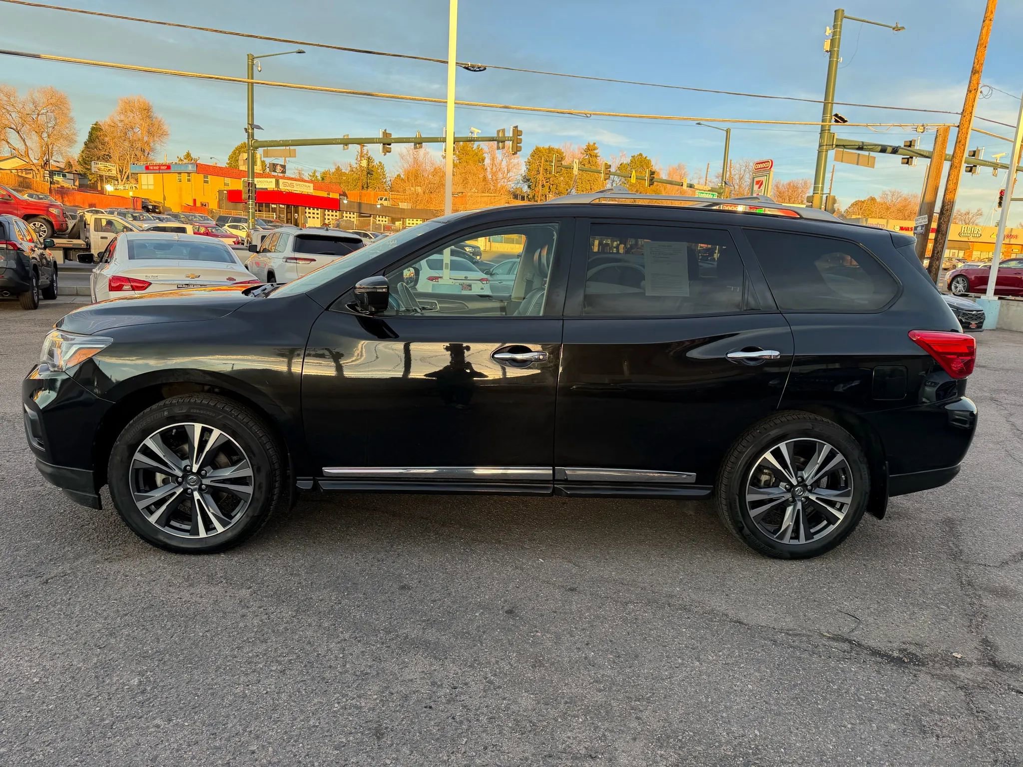 Used 2018 Nissan Pathfinder Platinum w/ Cargo Package image 5