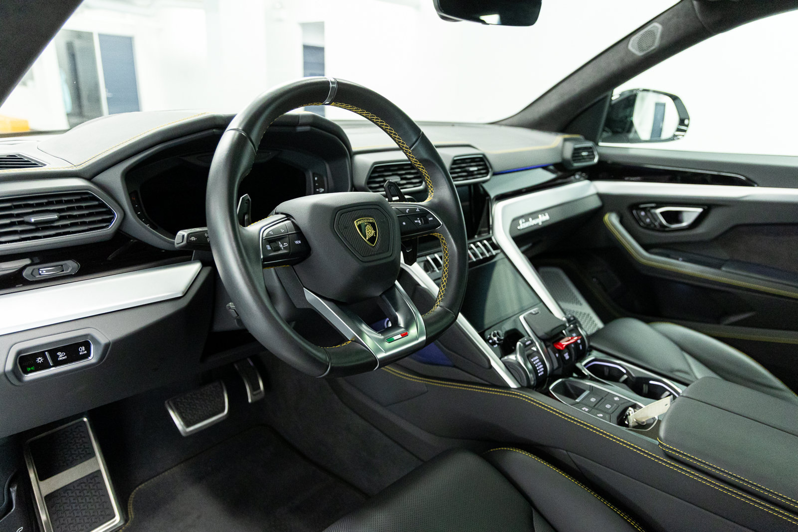 Used 2024 Lamborghini Urus S AWD/4WD image 26