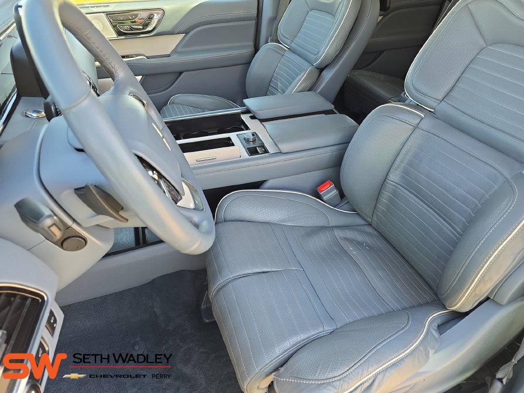 Used 2021 Lincoln Navigator Black Label w/ Cargo Convenience Package AWD/4WD image 16