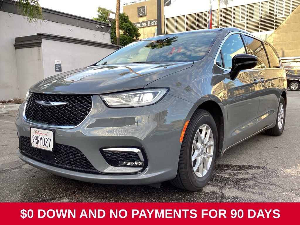 Used 2025 Chrysler Pacifica Select