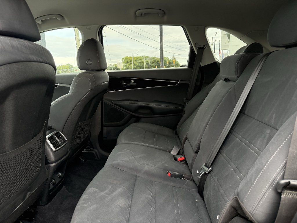 Used 2019 Kia Sorento FWD image 23