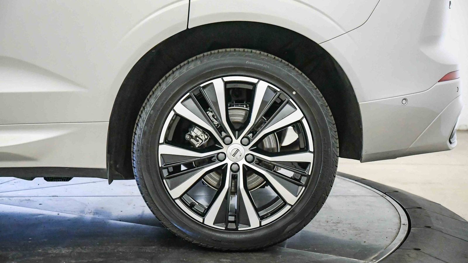 Certified 2025 Volvo XC60 B5 Plus image 11