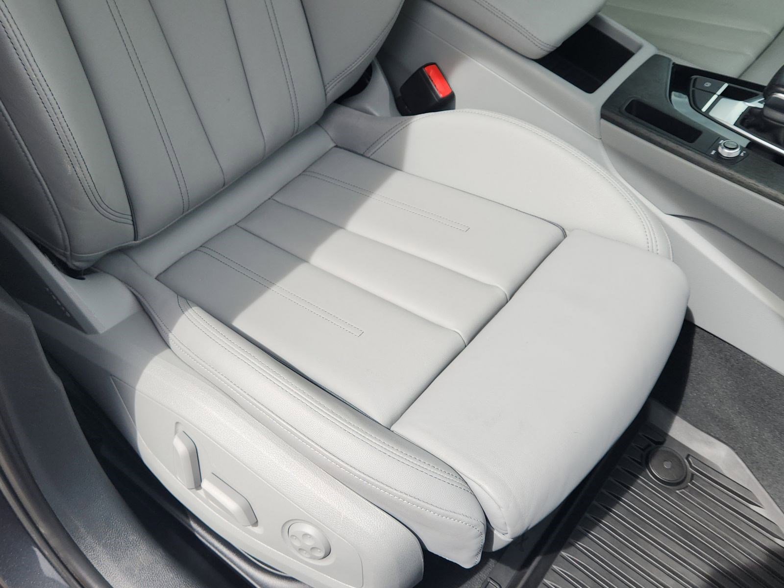 Used 2023 Audi A4 2.0T Premium w/ Convenience Package image 16