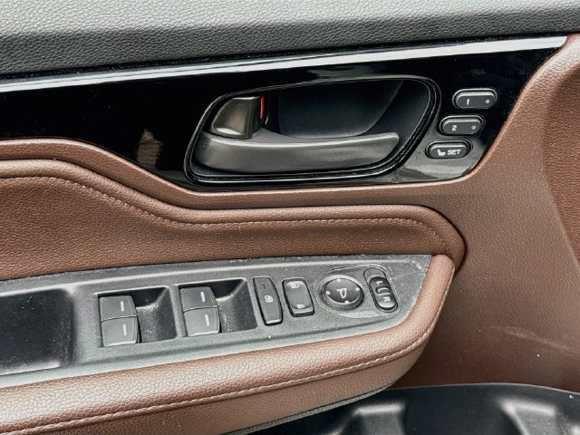 Used 2025 Honda Odyssey Touring image 15