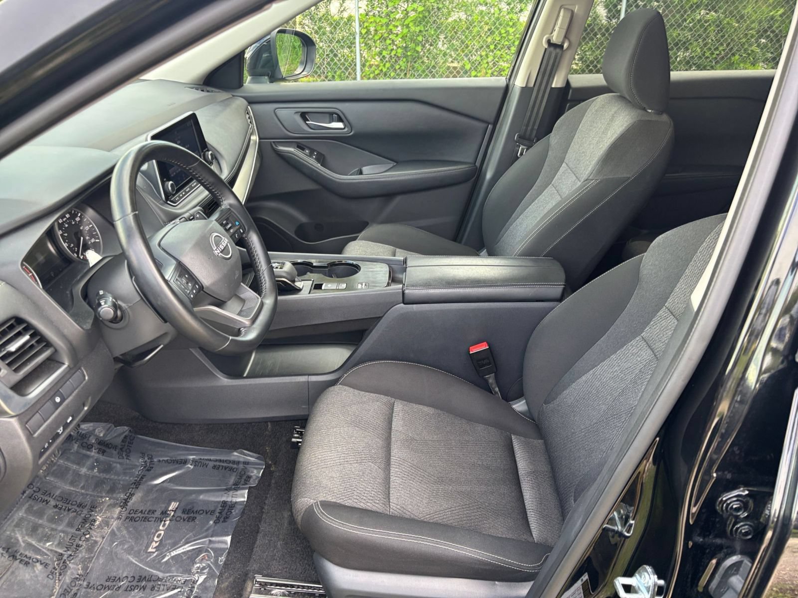 Used 2025 Nissan Rogue SV FWD image 27