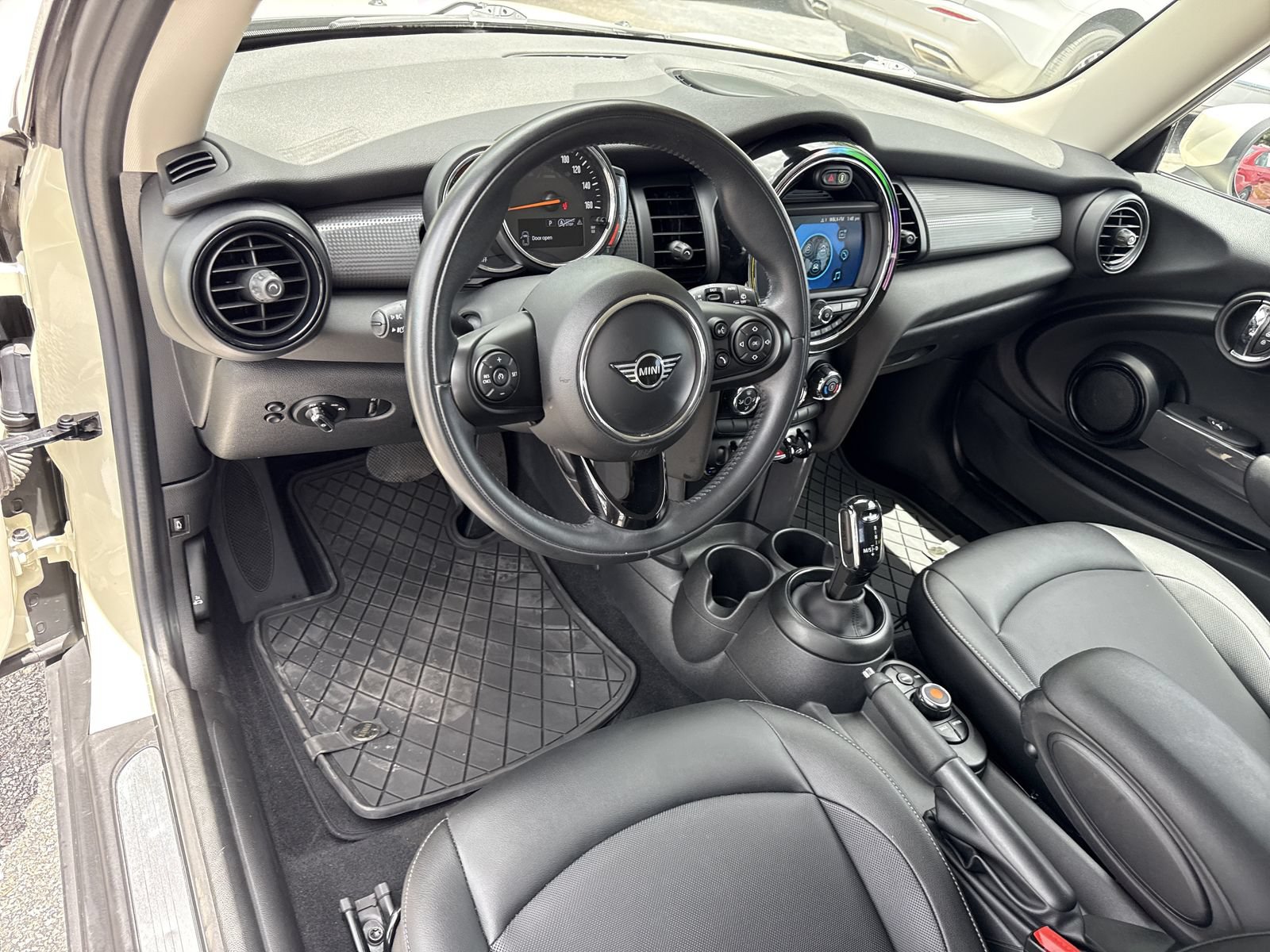 Used 2021 MINI Cooper 2-Door Hardtop FWD image 11