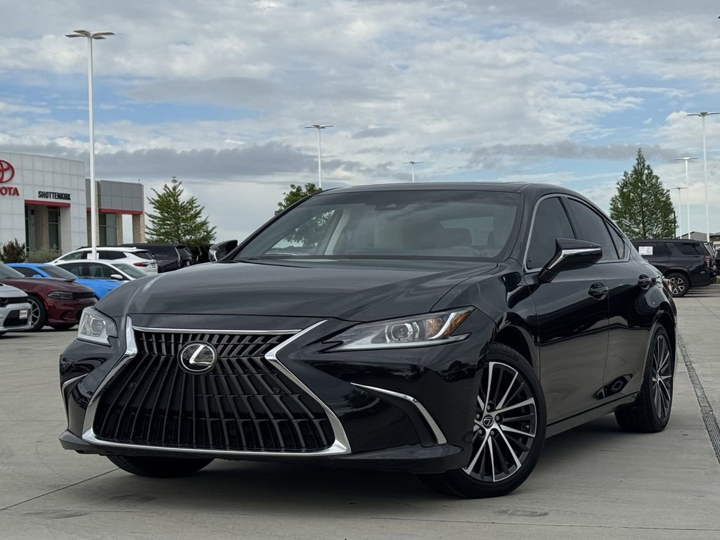 Used 2024 Lexus ES 300h w/ Premium Package FWD image 2