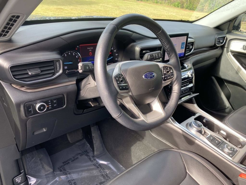 Used 2023 Ford Explorer Limited AWD/4WD image 24