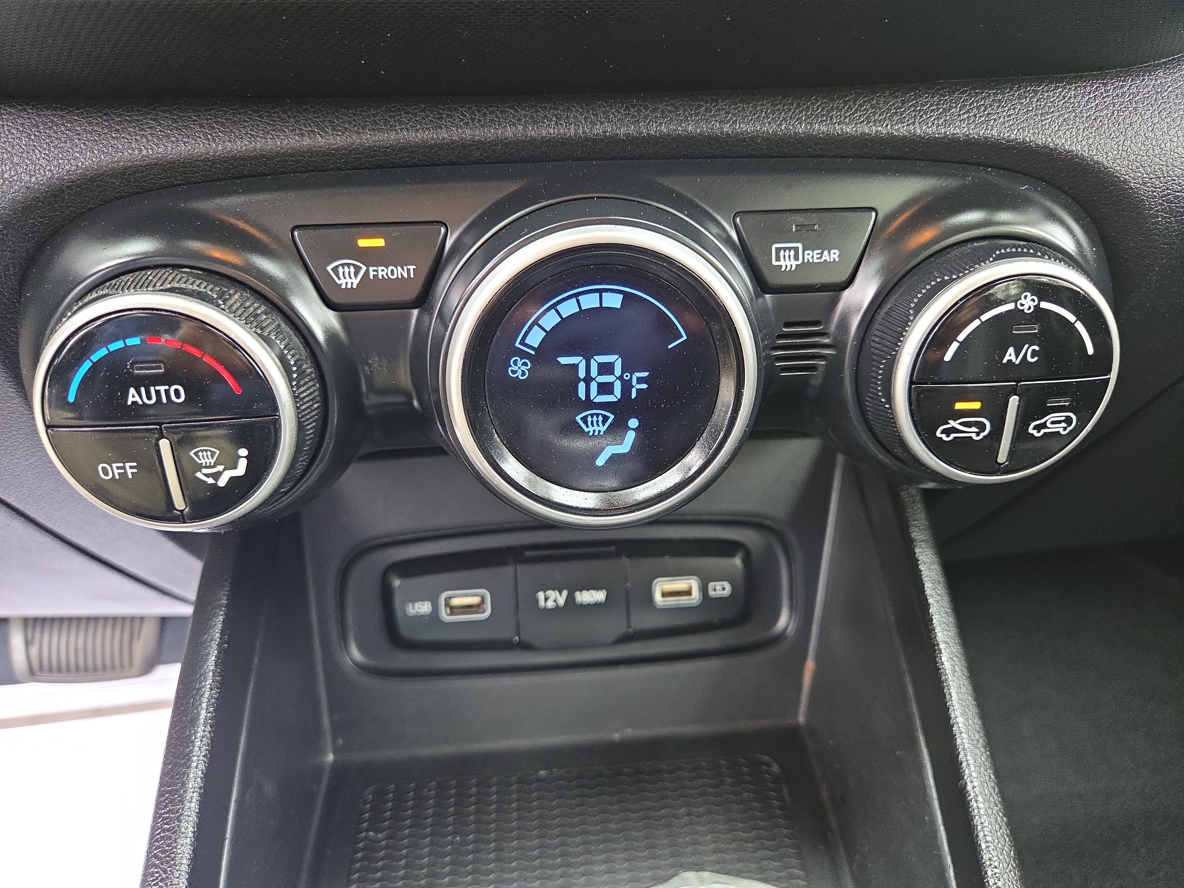 Used 2022 Hyundai Venue SEL w/ Cargo Package image 21