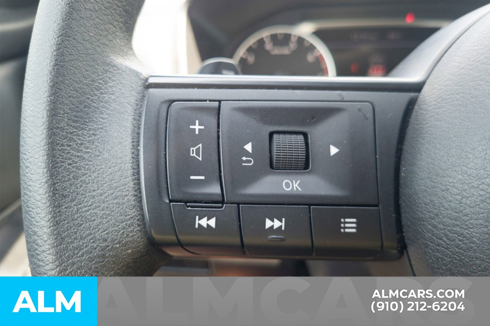 Used 2024 Nissan Rogue S FWD image 28