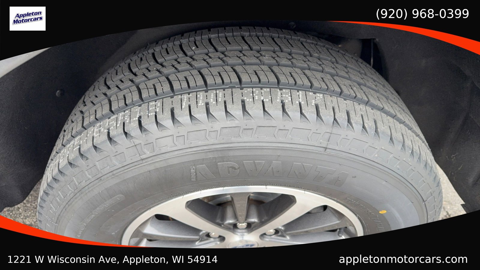 Used 2019 Ford Expedition XLT w/ Equipment Group 202A AWD/4WD image 23