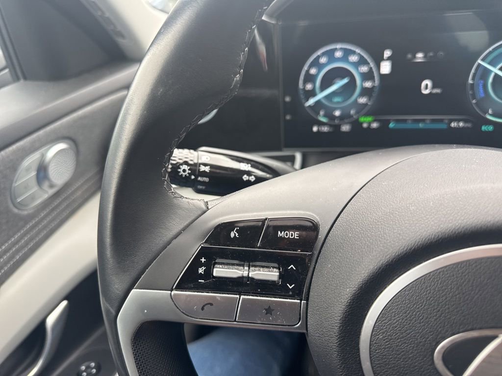 Used 2024 Hyundai Elantra Limited image 15