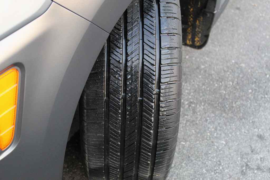 Used 2021 Hyundai Kona Limited w/ Cargo Package image 27