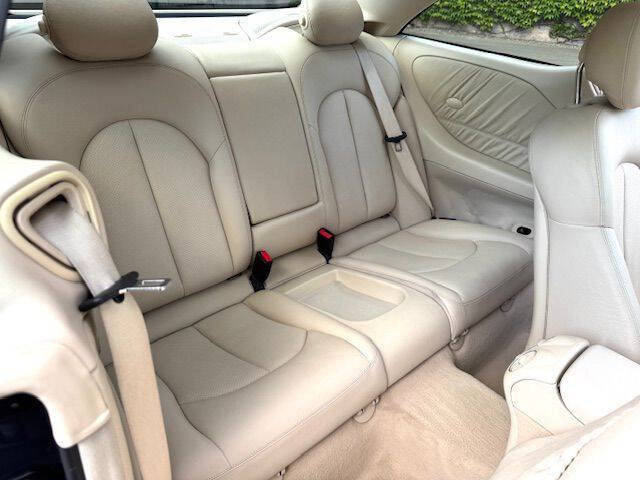 Used 2005 Mercedes-Benz CLK 320 Coupe image 23