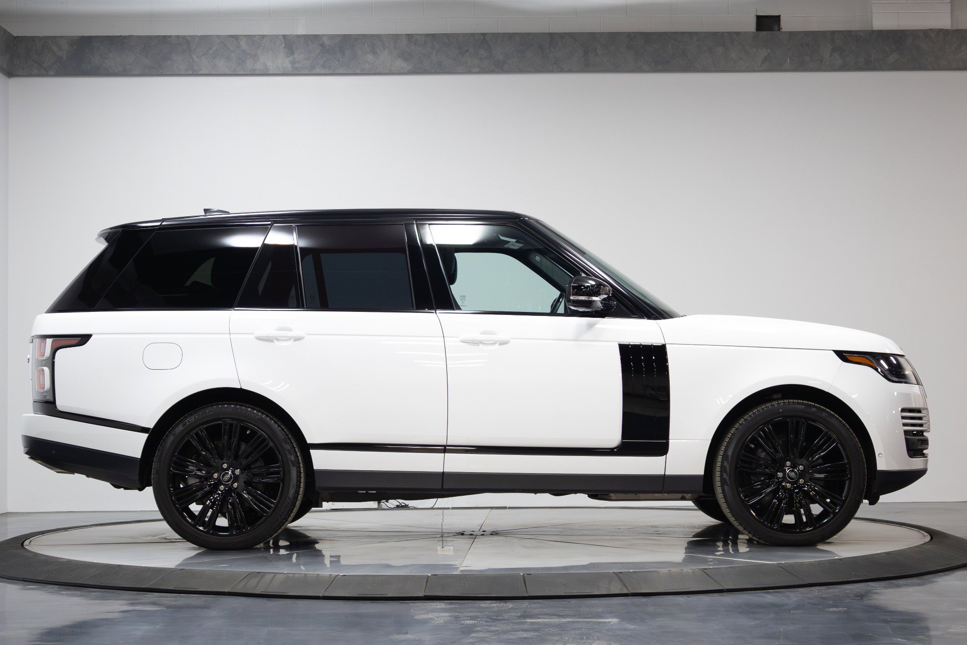 Used 2021 Land Rover Range Rover Westminster Edition image 16
