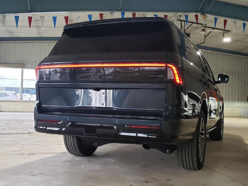 Used 2025 Lincoln Navigator L Reserve image 3
