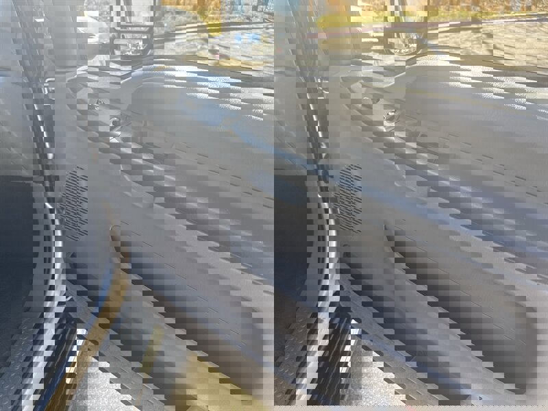 Used 2004 Ford Excursion XLT image 27