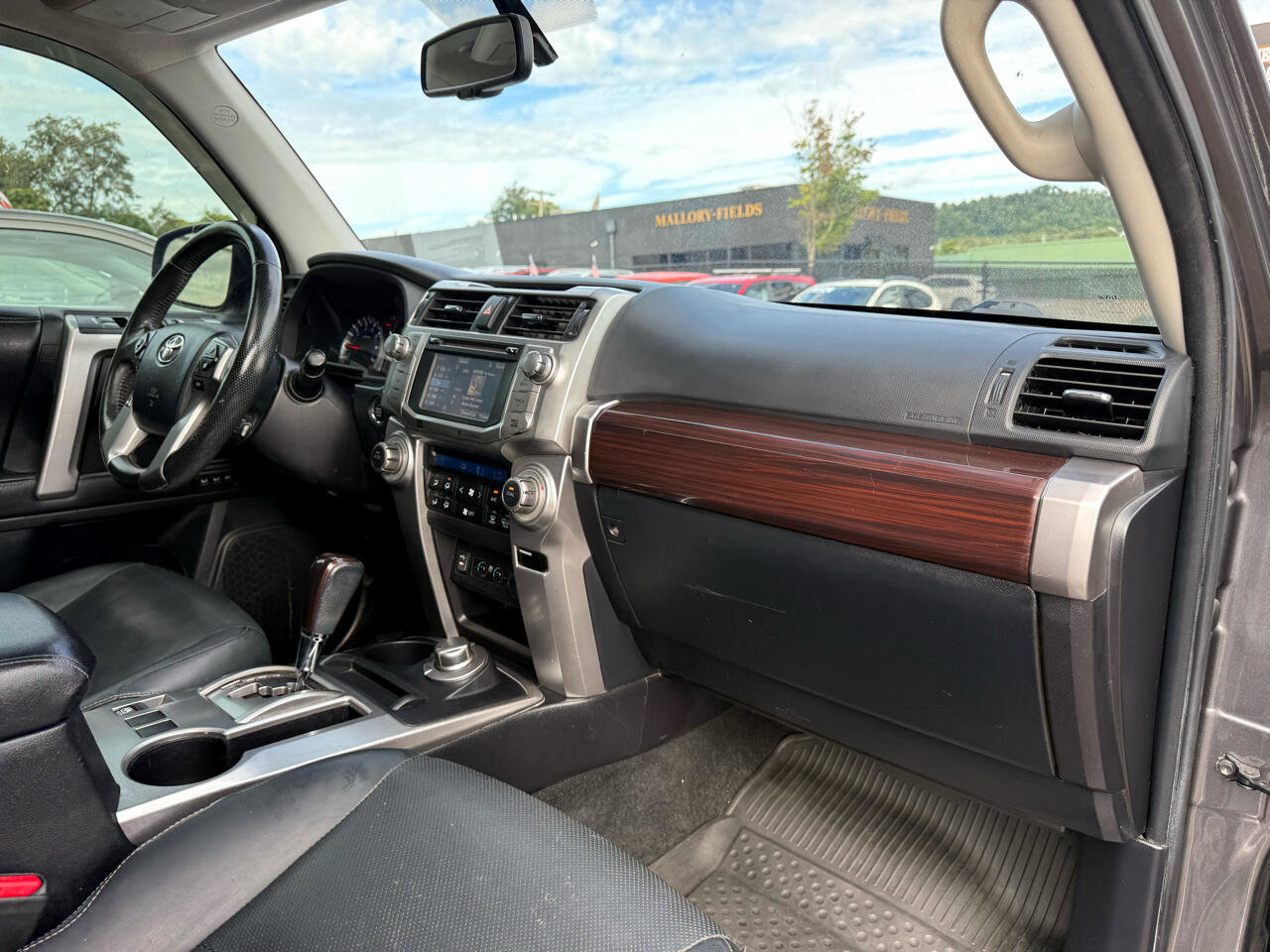 Used 2015 Toyota 4Runner SR5 image 30