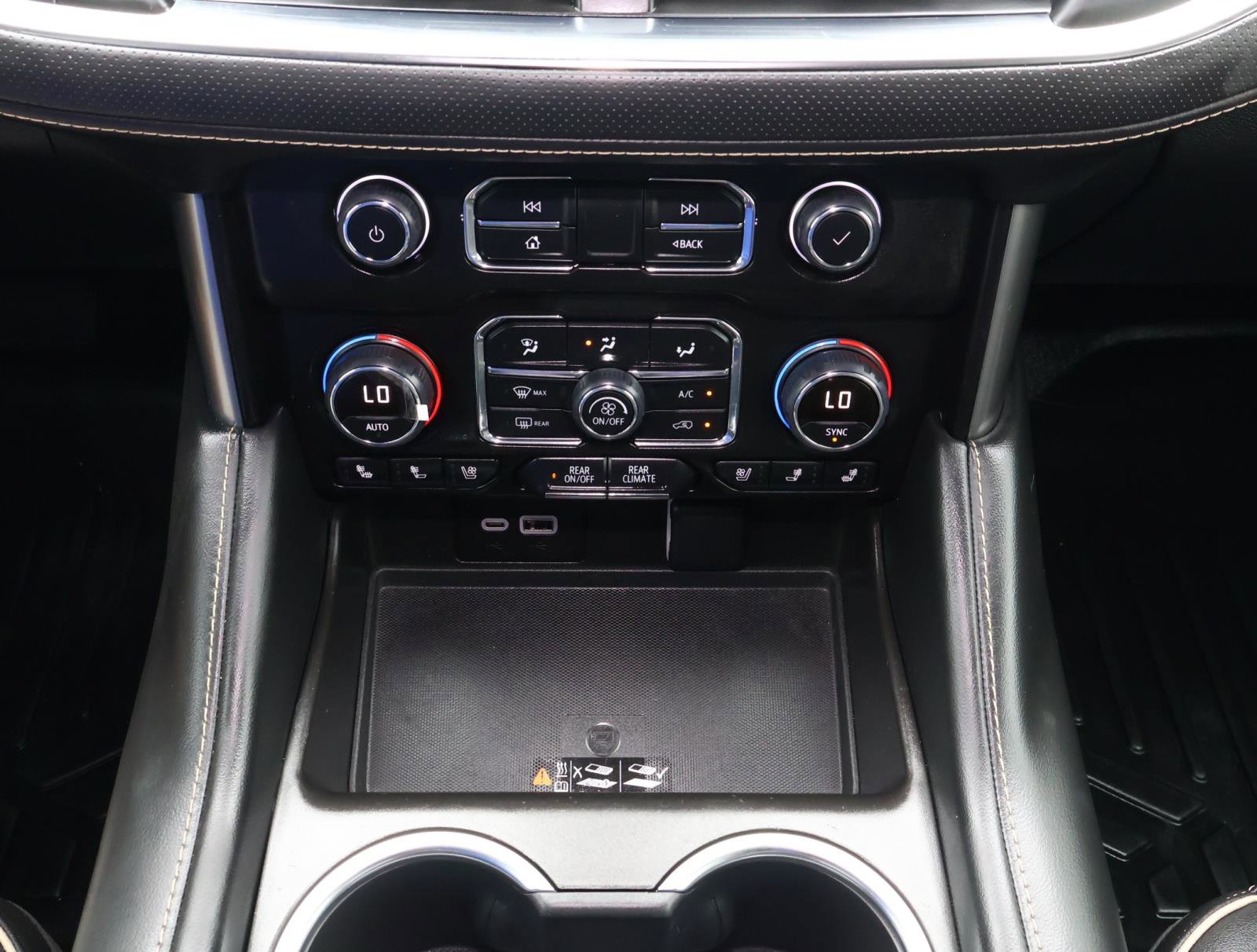 Used 2024 Chevrolet Tahoe Premier w/ Premium Package image 32