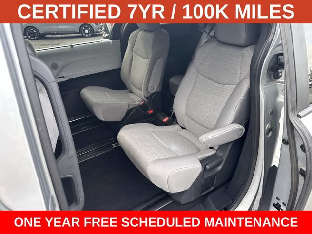 Used 2025 Toyota Sienna LE FWD image 16