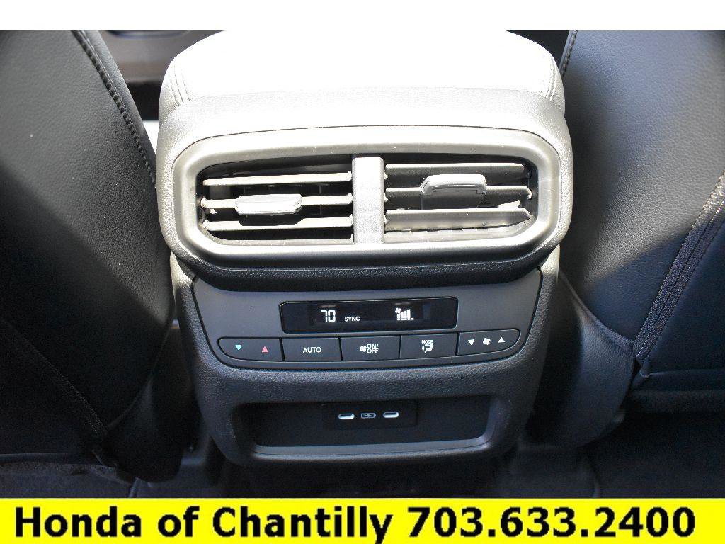 Used 2025 Honda Pilot Touring image 32