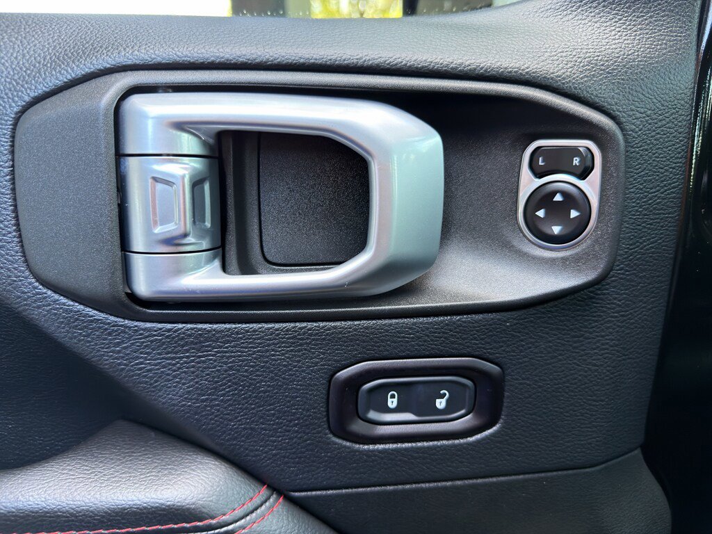 Used 2018 Jeep Wrangler Unlimited Rubicon AWD/4WD image 23