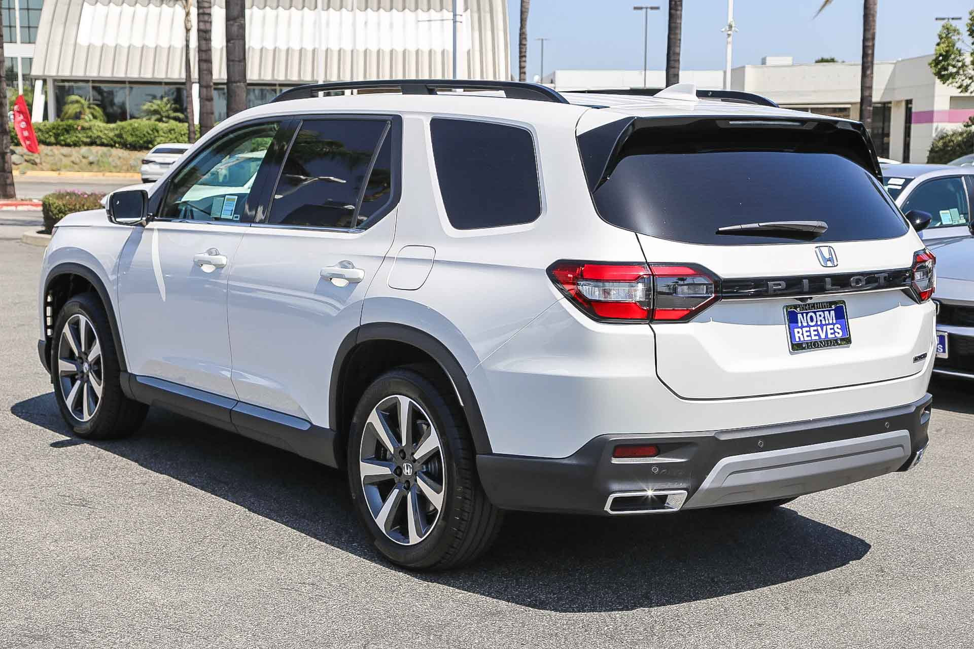 Certified 2025 Honda Pilot Touring image 7