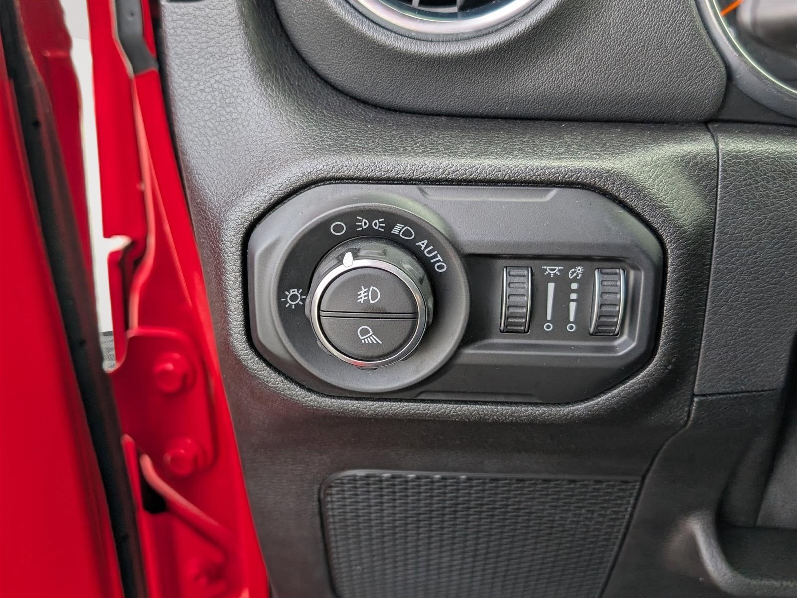 Used 2020 Jeep Gladiator Overland AWD/4WD image 19
