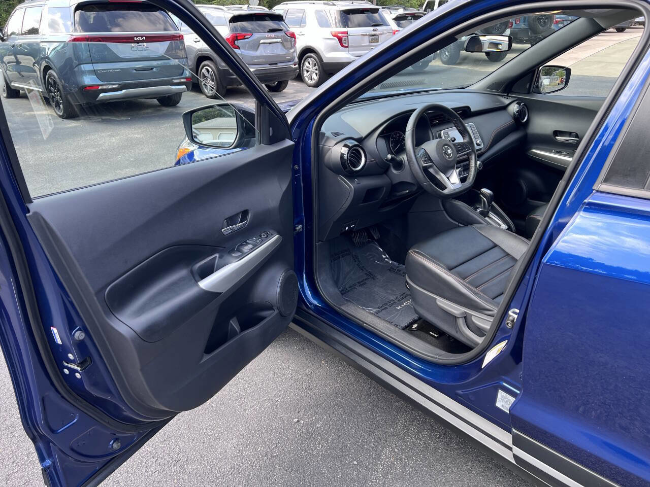 Used 2019 Nissan Kicks SR w/ SR Premium Package image 10