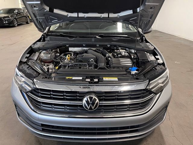 Used 2024 Volkswagen Jetta SE image 9