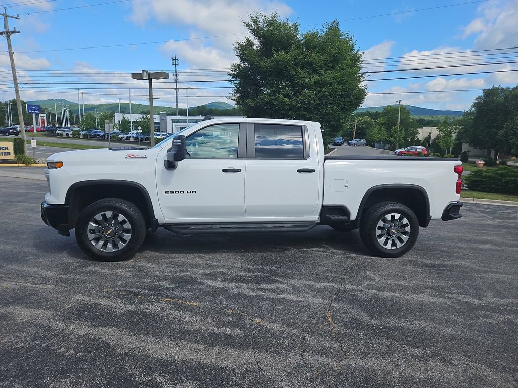 Used 2024 Chevrolet Silverado 2500 Custom w/ Custom Value Package AWD/4WD image 2