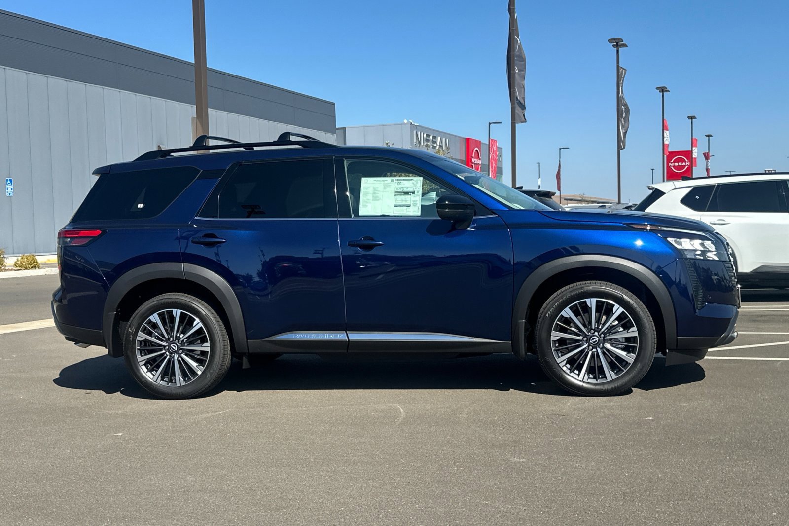 New 2026 Nissan Pathfinder Platinum AWD/4WD image 3
