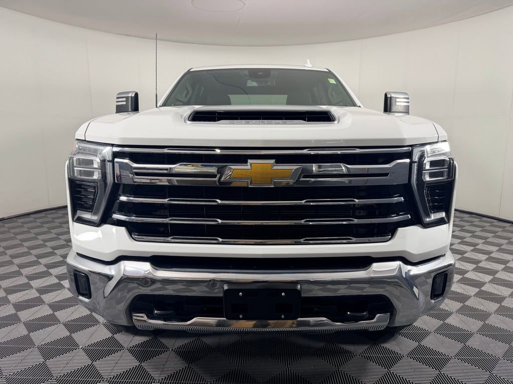 Used 2024 Chevrolet Silverado 2500 LTZ AWD/4WD image 5