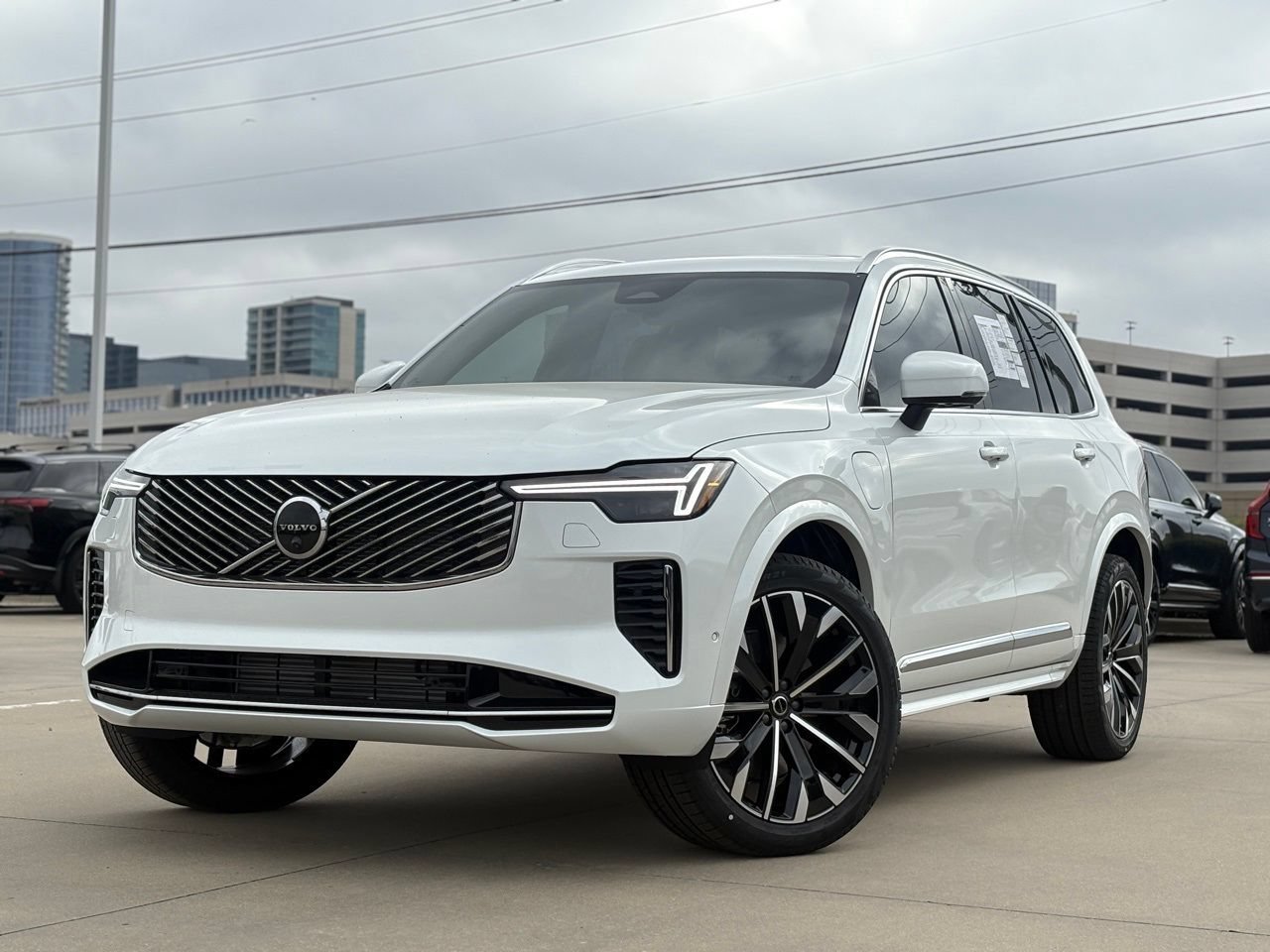 New 2026 Volvo XC90 T8 Plus w/ Protection Package Premier AWD/4WD image 2