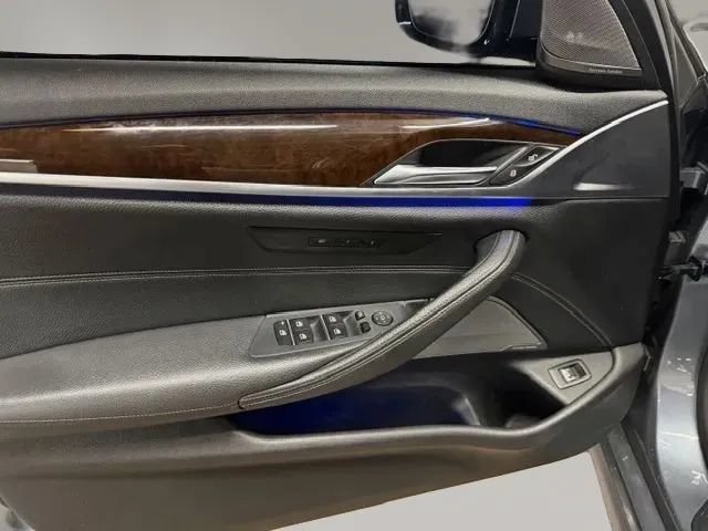Used 2019 BMW 540i w/ M Sport Package RWD image 11