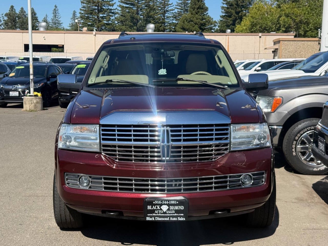 Used 2010 Lincoln Navigator 4WD image 5