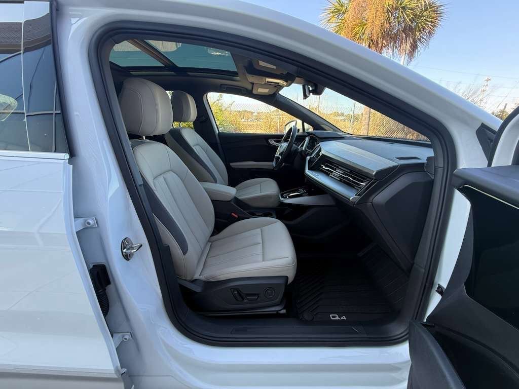Used 2024 Audi Q4 e-tron Premium w/ Convenience Package image 32