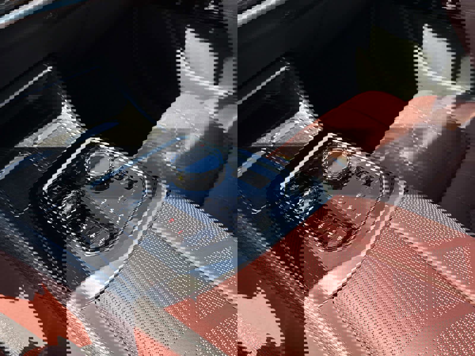 Certified 2025 BMW 760i xDrive w/ Executive Package image 21