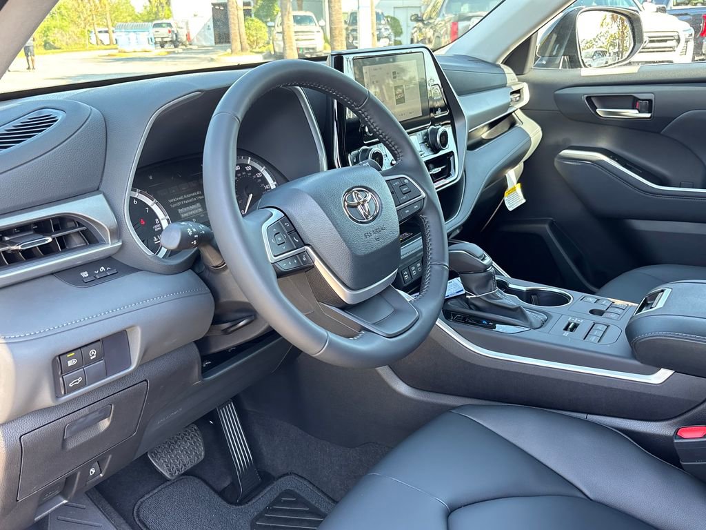 New 2026 Toyota Highlander XLE image 7