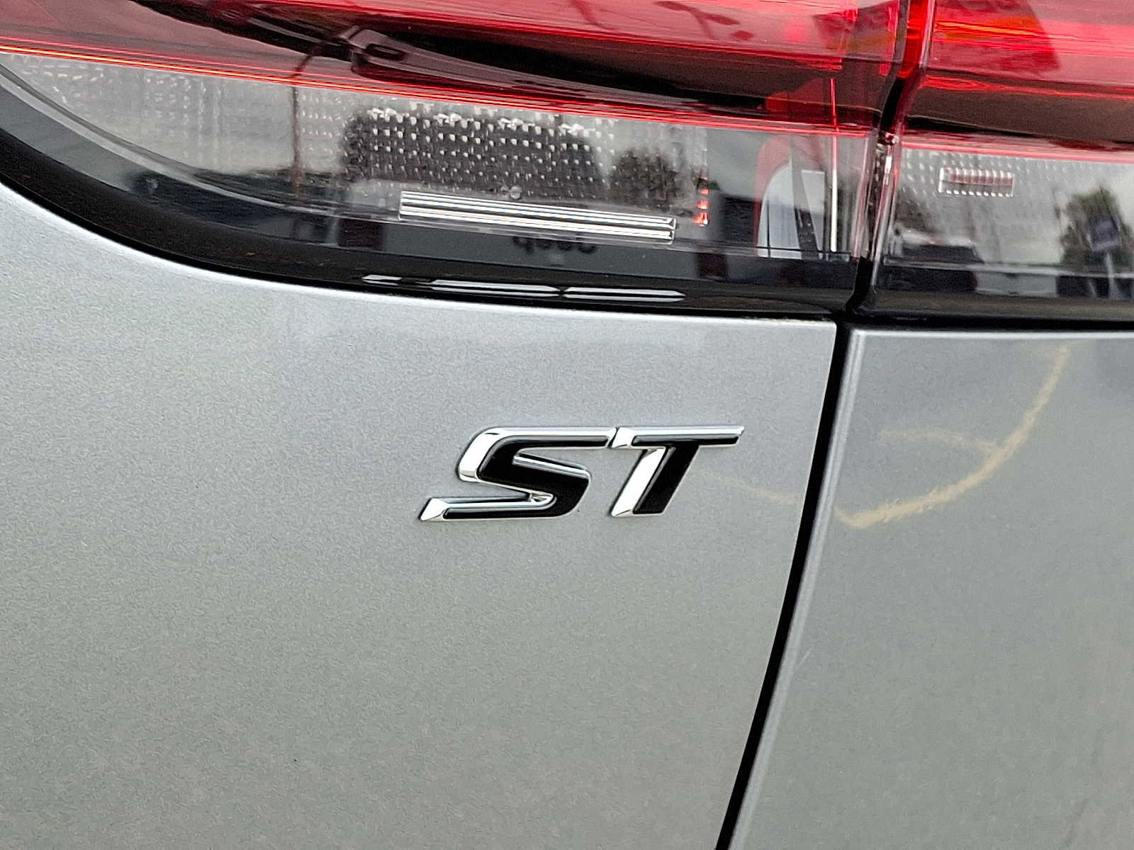 Used 2023 Buick Envision Essence w/ Sport Touring Package image 34