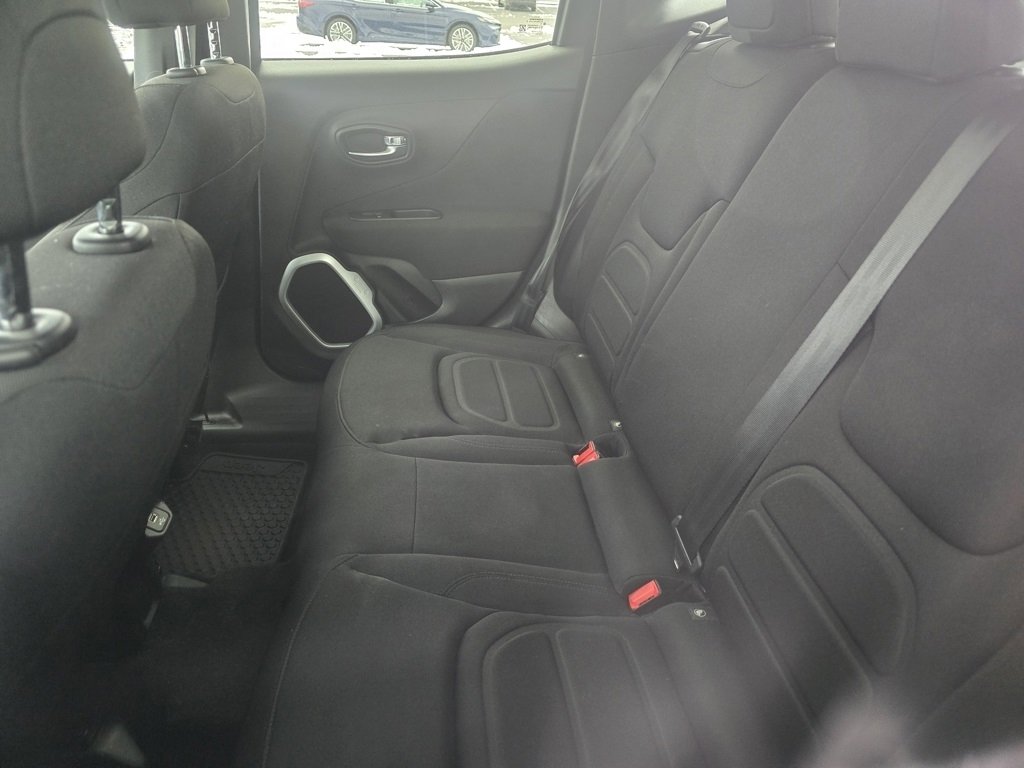 Used 2018 Jeep Renegade Latitude w/ Cold Weather Group image 12