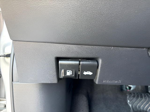 Certified 2025 Nissan Versa SV FWD image 28