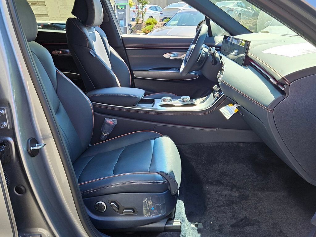 New 2026 Genesis GV70 3.5T Sport Advanced AWD/4WD image 18